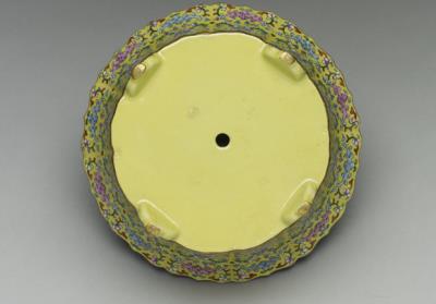 图片[3]-Flowerpot in the shape of lotus petals in fencai painted enamels, Qing dynasty, late 18th – early 19th century-China Archive